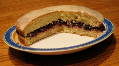 cake with grape-blueberry filling